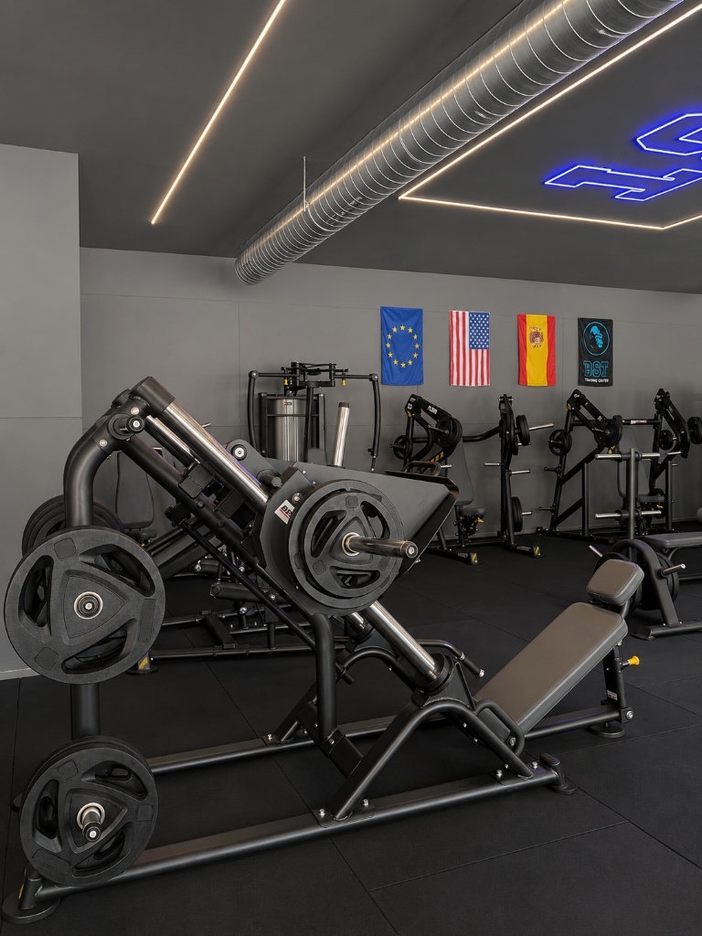 Heavy plate loaded leg press machine
